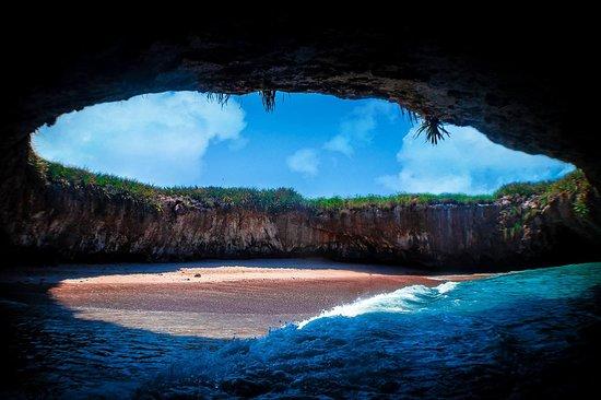Carrillo Tours - Islas Marietas