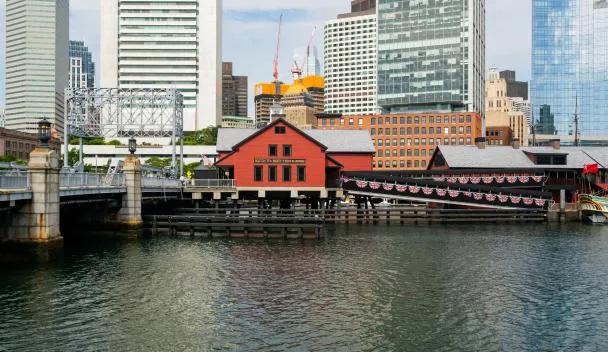 Barco y Museo del Tea Party de Boston