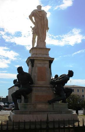 Monument des quatre Maures