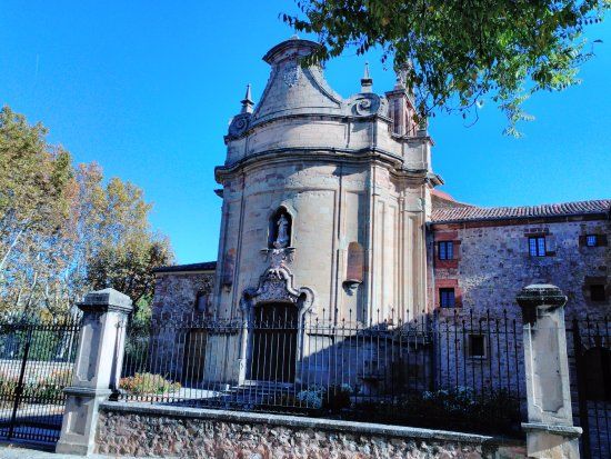 Monasterio e Iglesia de las R.R. Ursulinas