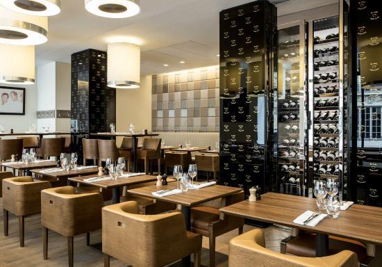 Les Cocottes Arc de Triomphe Christian Constant