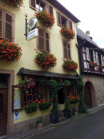 Le Caveau