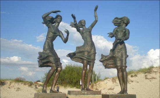 Sculpture Fisherman's Daughters