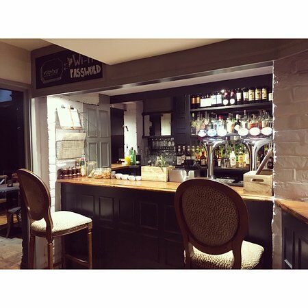 Valpy Street Bar & Bistro