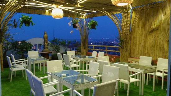 Rue Des Seaux Restaurant